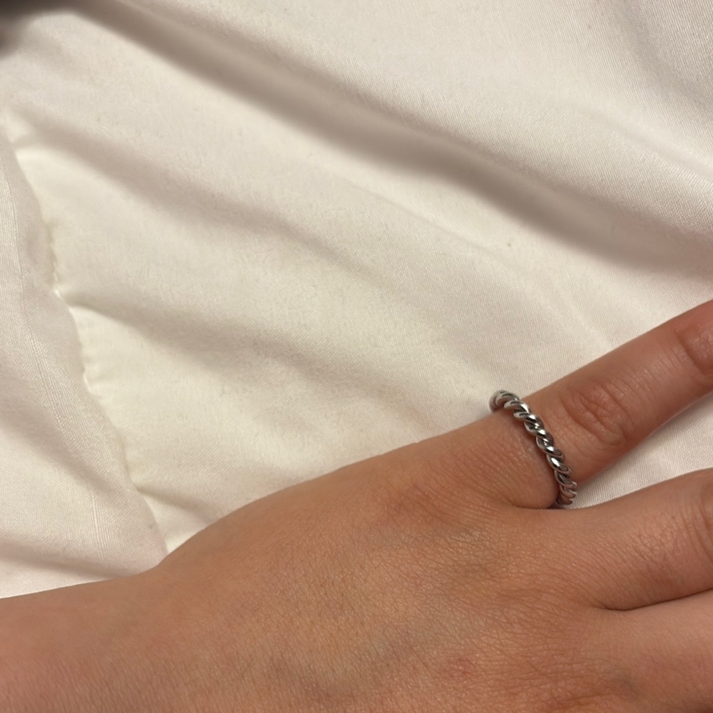 Elegant Silver Twisted Ring